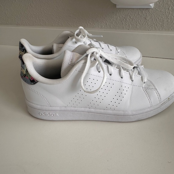 Adidas Tennis Court Shoe - Picture 2 of 6